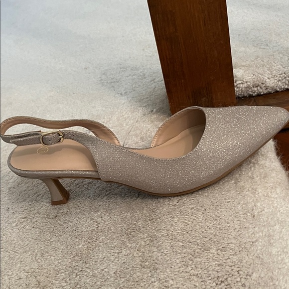 Hestra Shimmering Beige Slingback Heels - Picture 1 of 7